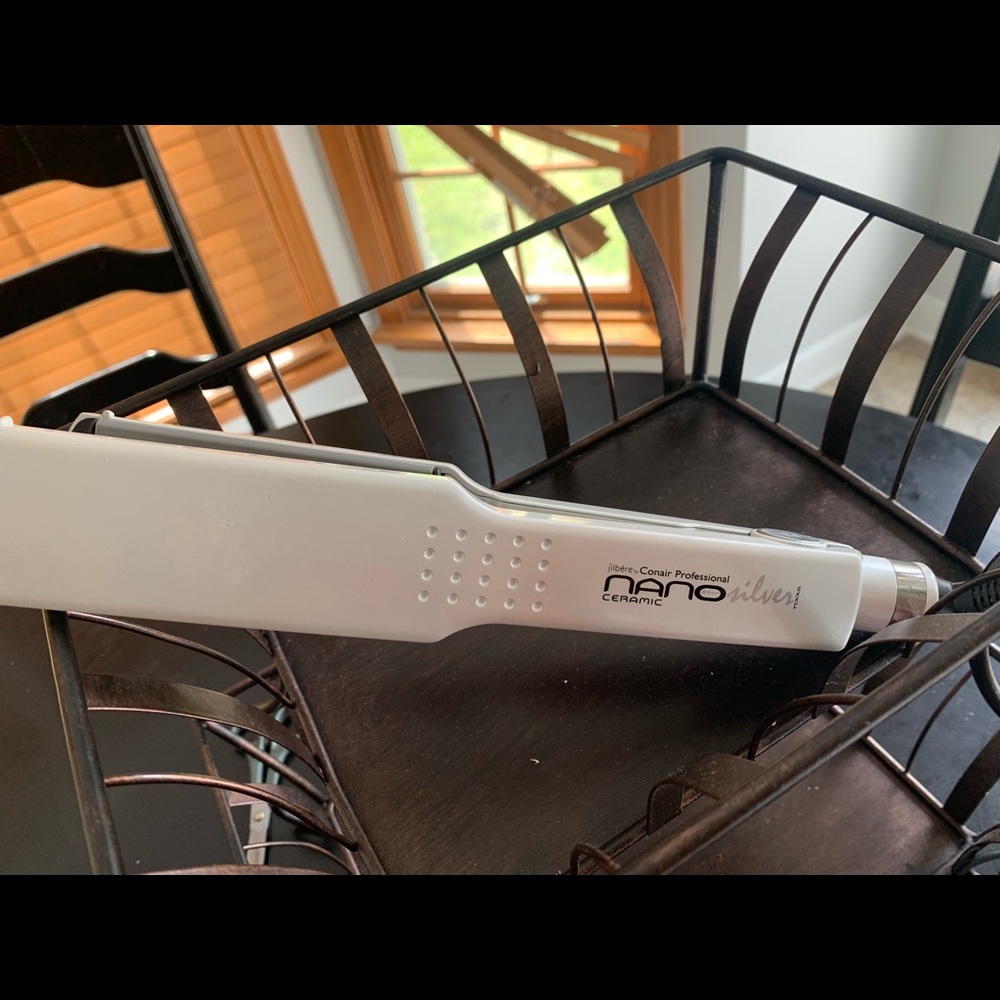 Nano ceramic 2” straightener! Excellent condition